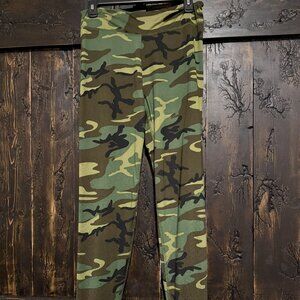 Camo Leggings with Zipper Detail – Size Large